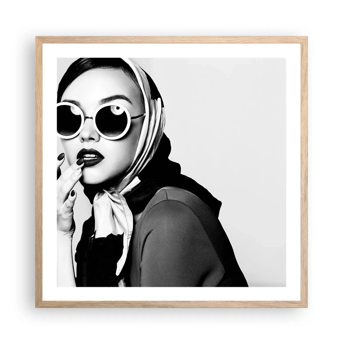 Een poster in een licht eiken lijst - Groeten uit de jaren 60 - 60x60 cm