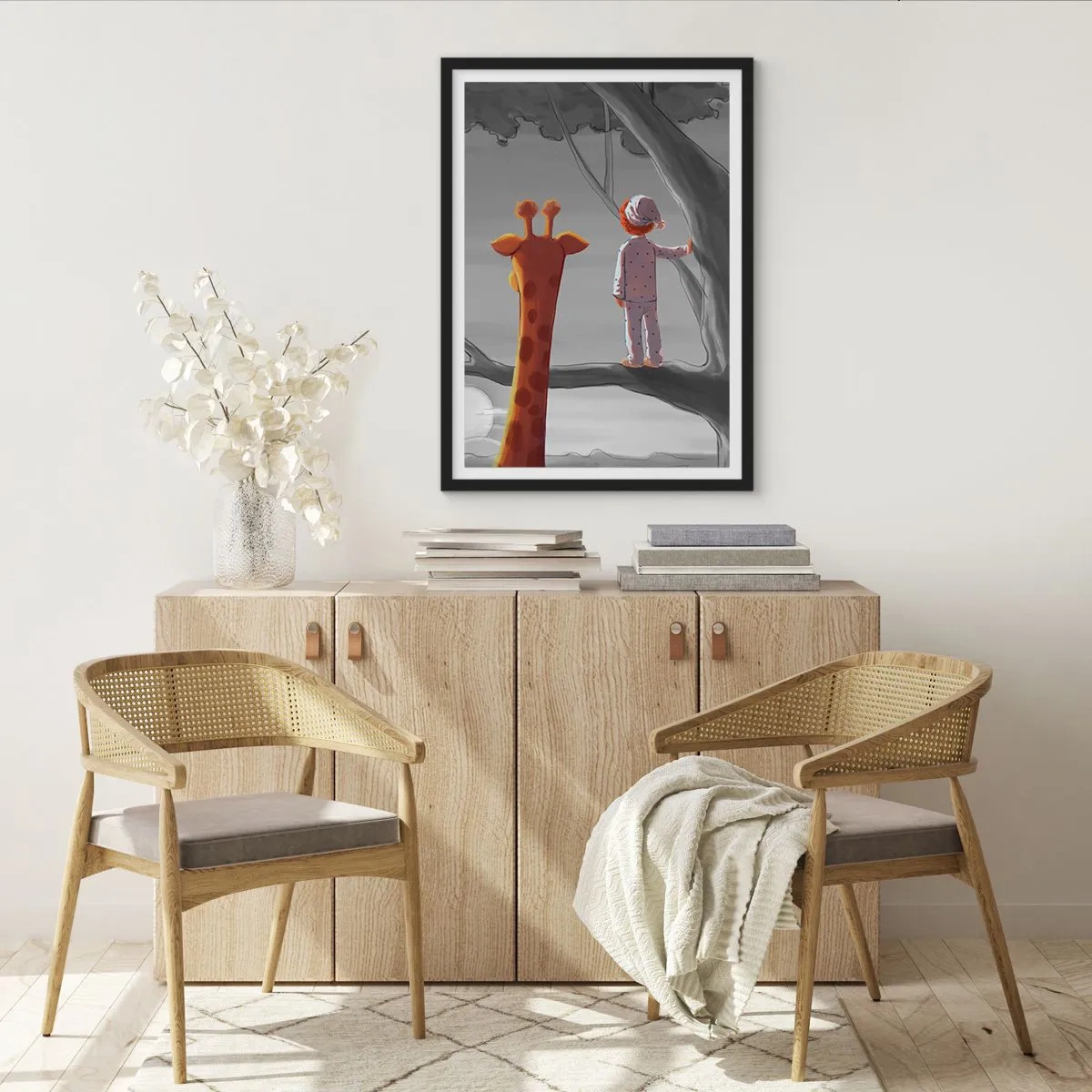 Poster in een zwarte lijst - Een jongen in pyjama en een giraf in een boom in een grijs en oranje landschap. - 50x70cm - Dit gebeurt echt - Moderne wanddecoratie voor woonkamer en slaapkamer ARTTOR