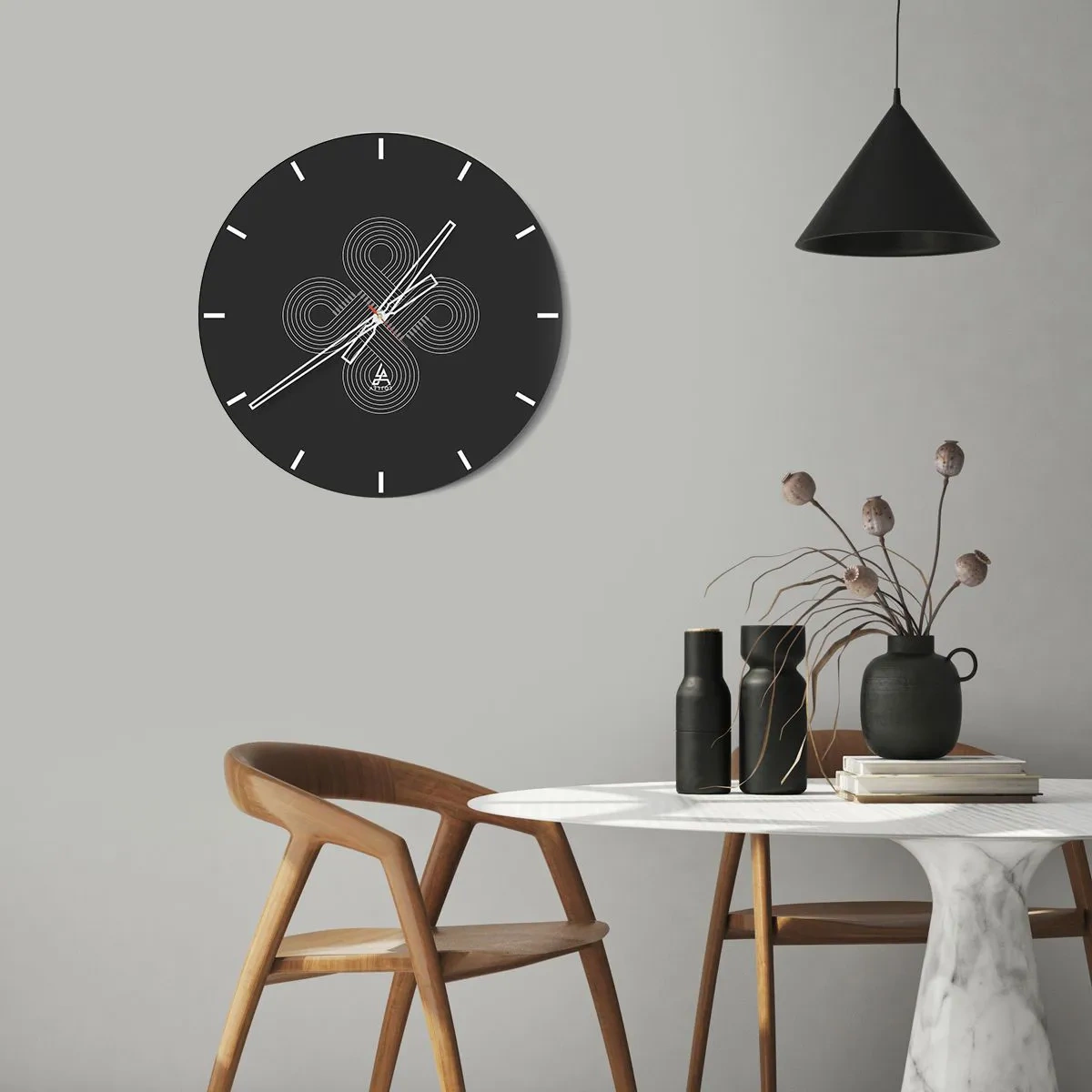 Wandklok - Klok - Zwarte achtergrond met een wit patroon geïnspireerd op een Keltisch motief - 30x30cm - In de Keltische geest - Moderne wanddecoratie voor woonkamer, keuken en slaapkamer ARTTOR