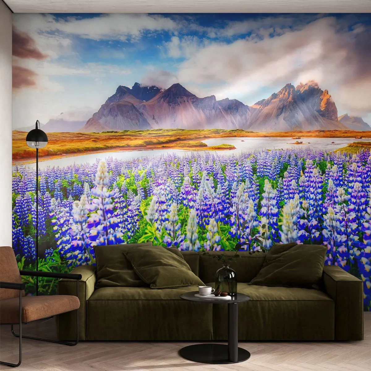 Fotobehang Premium Canvas - Kracht en soberheid naast zachtheid - Landschap, Bergen, Bloemen - 100x70 cm
