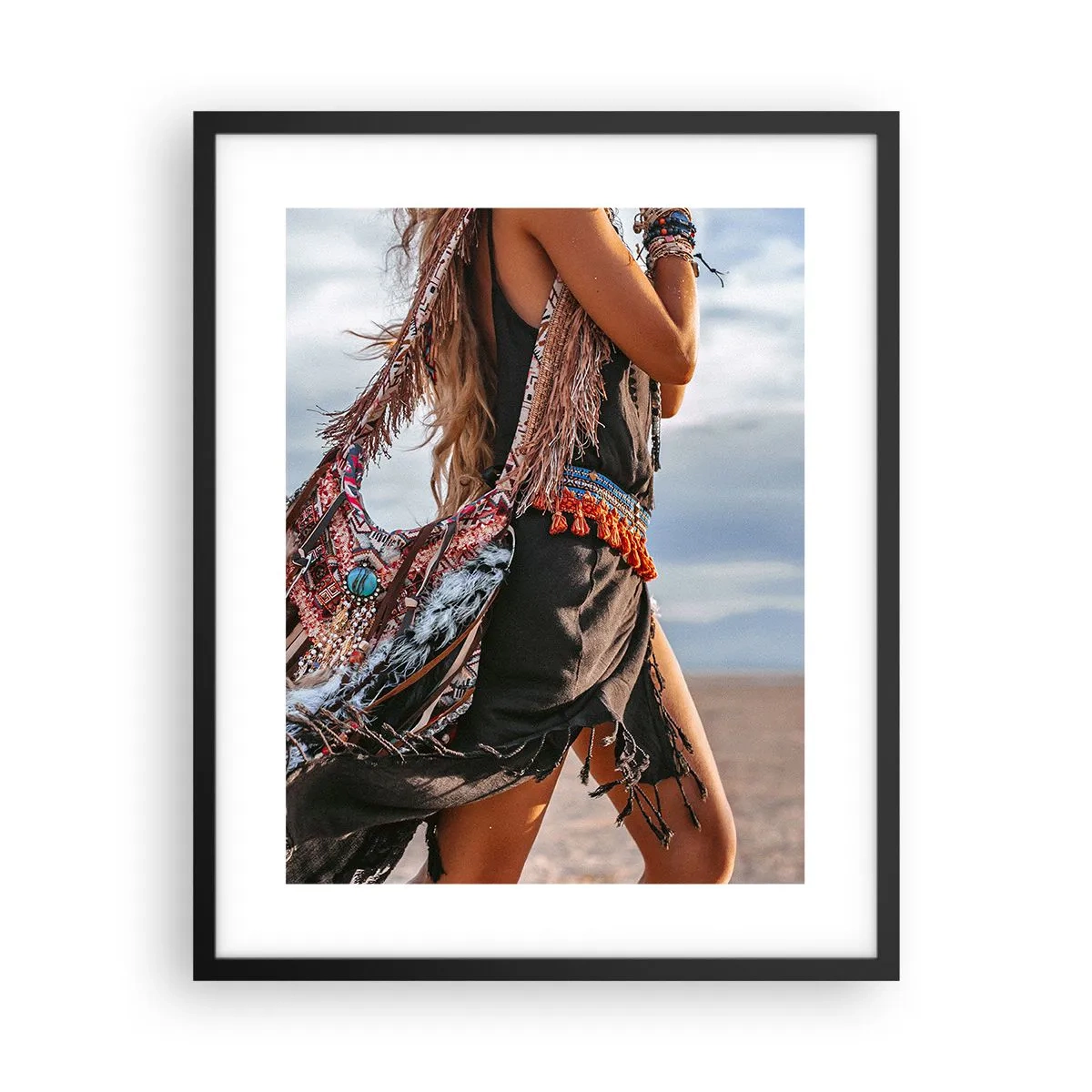 Poster in een zwarte lijst - Het meisje van de sjamaan - 40x50 cm