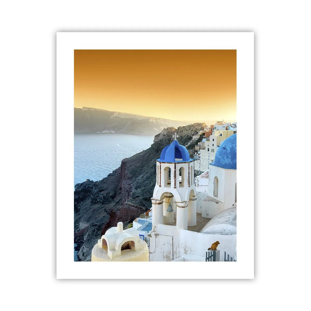 Poster - Santorini - genesteld tegen de rotsen - 40x50 cm