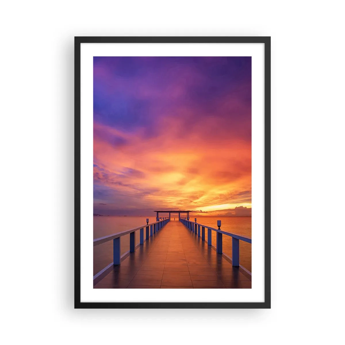 Poster in een zwarte lijst - De steiger tegen de achtergrond van een spectaculaire zonsondergang - 50x70cm - Zonder einde - Moderne wanddecoratie voor woonkamer en slaapkamer ARTTOR