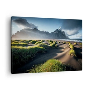 Schilderen op canvas - Groene duinen met een bergachtergrond onder een blauwe lucht - 70x50cm - Harmonie van de elementen - Moderne wanddecoratie voor woonkamer en slaapkamer ARTTOR