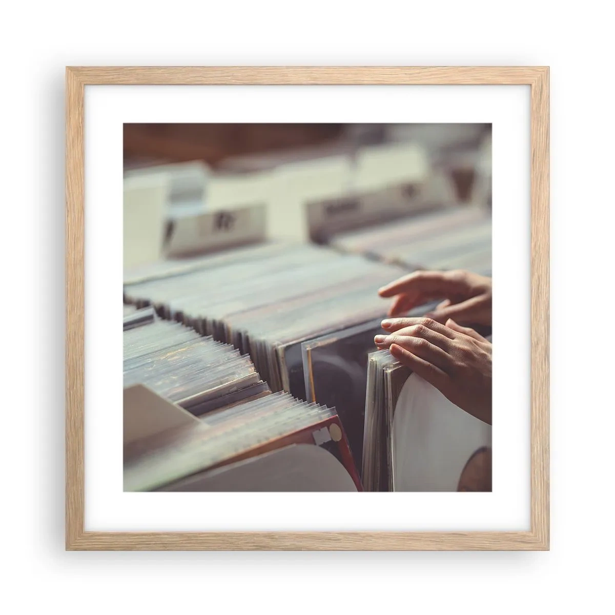 Een poster in een licht eiken lijst - Op zoek naar emoties - 40x40 cm