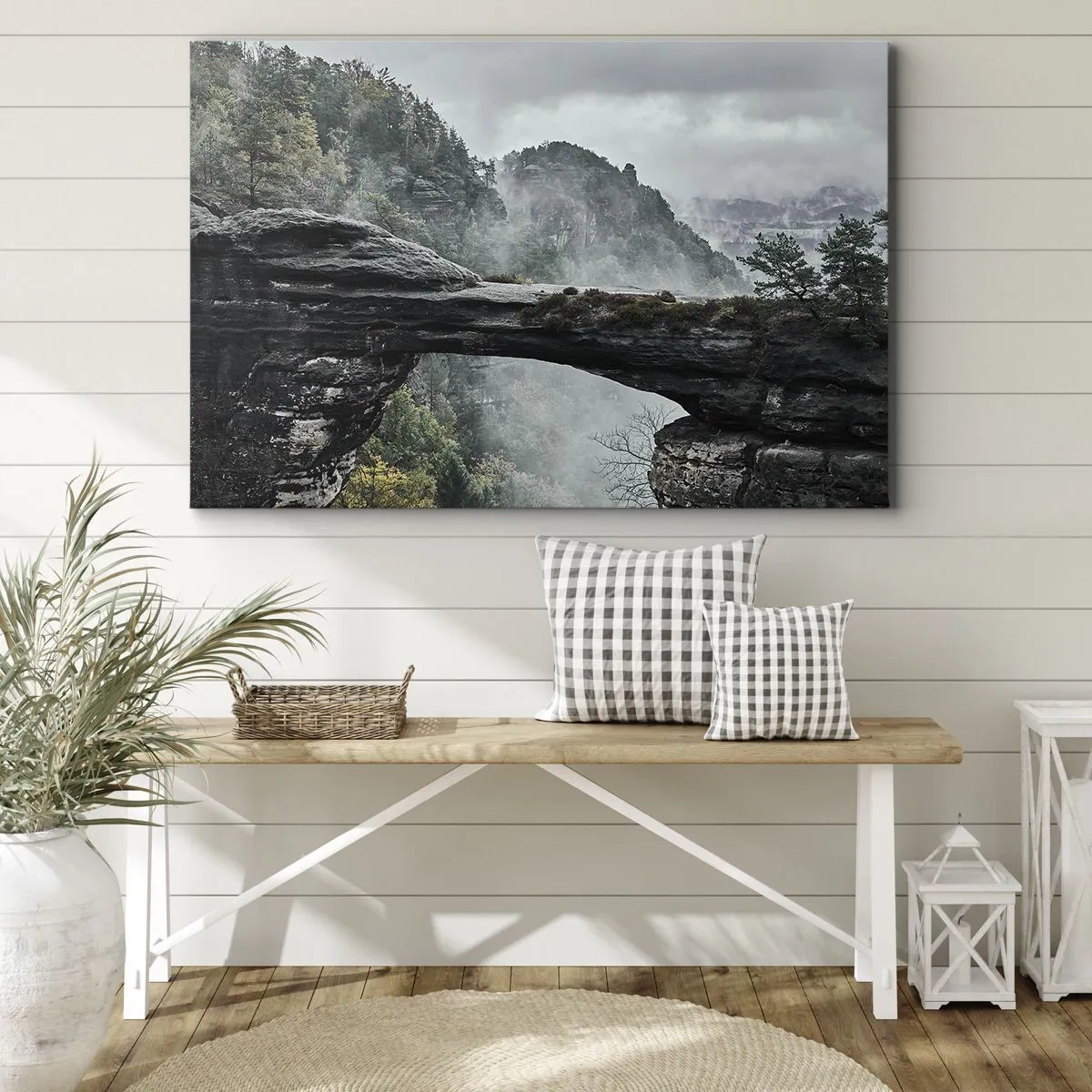 Schilderen op canvas - Een stenen boog omgeven door mistige bergen en bos - 70x50cm - Het avontuur gaat beginnen - Moderne wanddecoratie voor woonkamer en slaapkamer ARTTOR