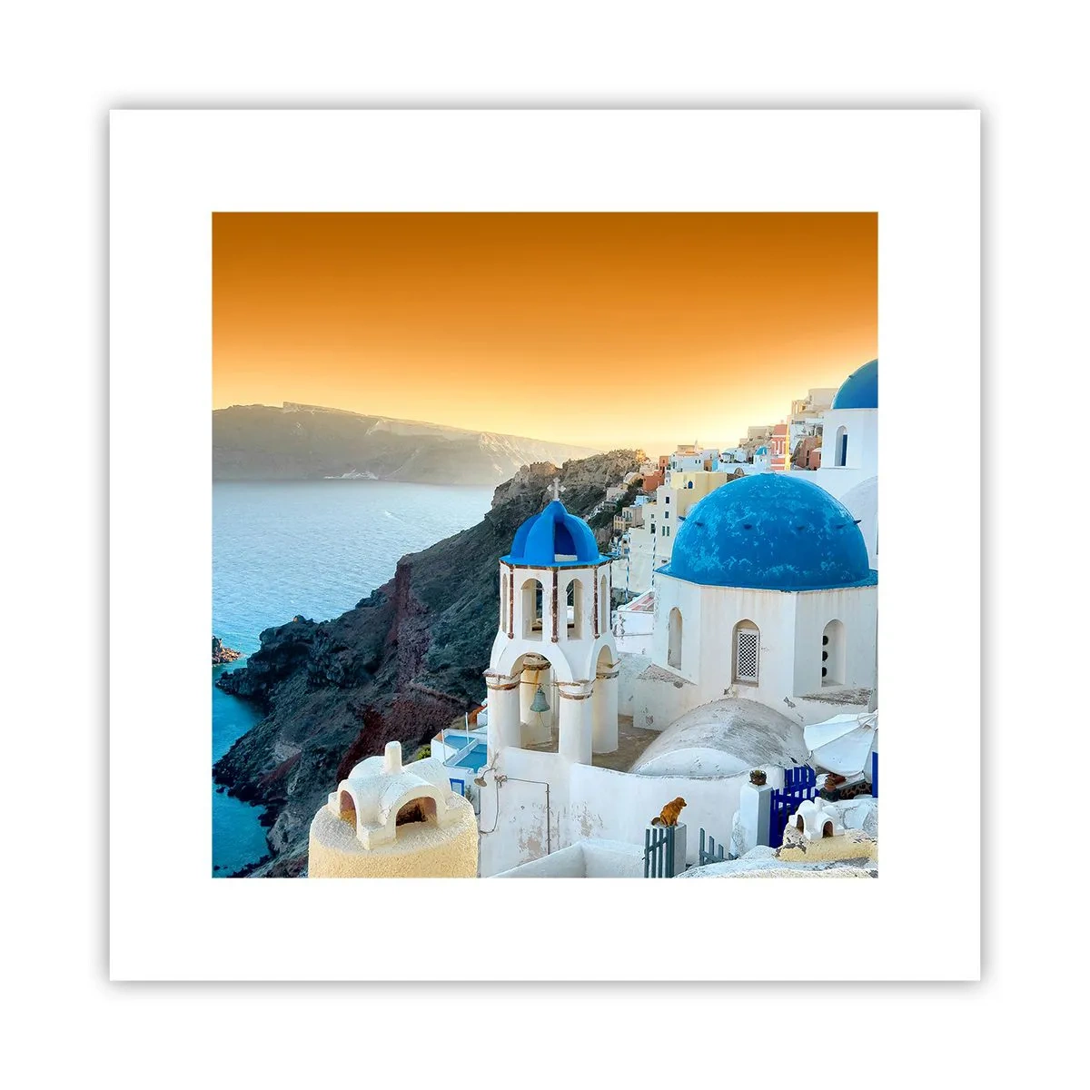 Poster - Santorini - genesteld tegen de rotsen - 30x30 cm