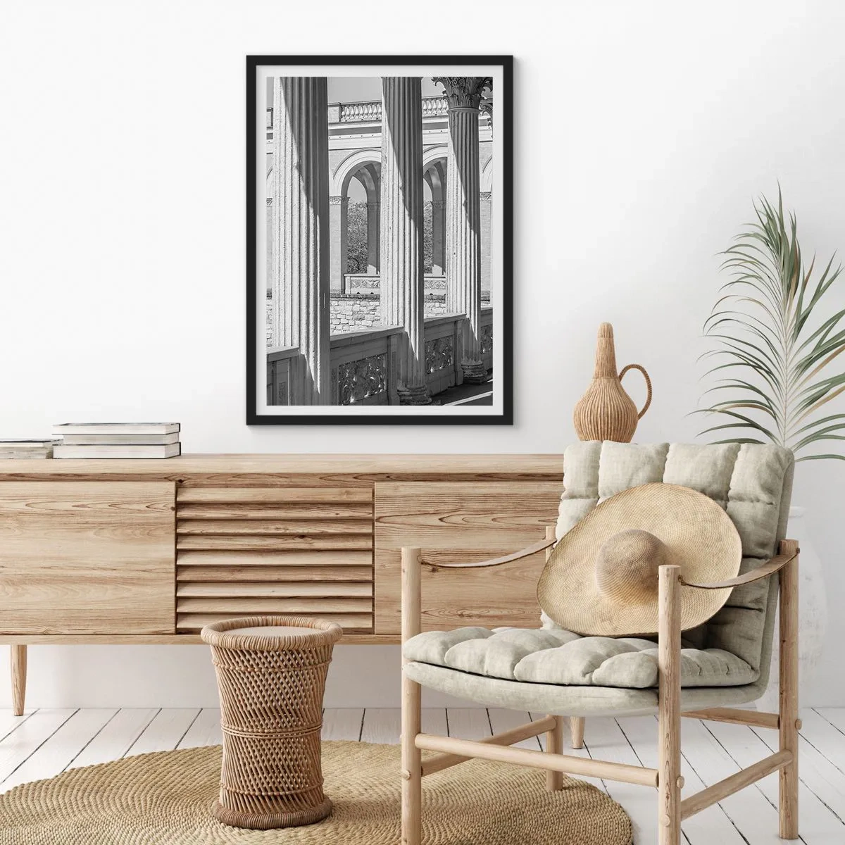 Poster in een zwarte lijst - Kolommen in architectuur met subtiele schaduwen - 50x70cm - Zonnige arcade - Moderne wanddecoratie voor woonkamer en slaapkamer ARTTOR