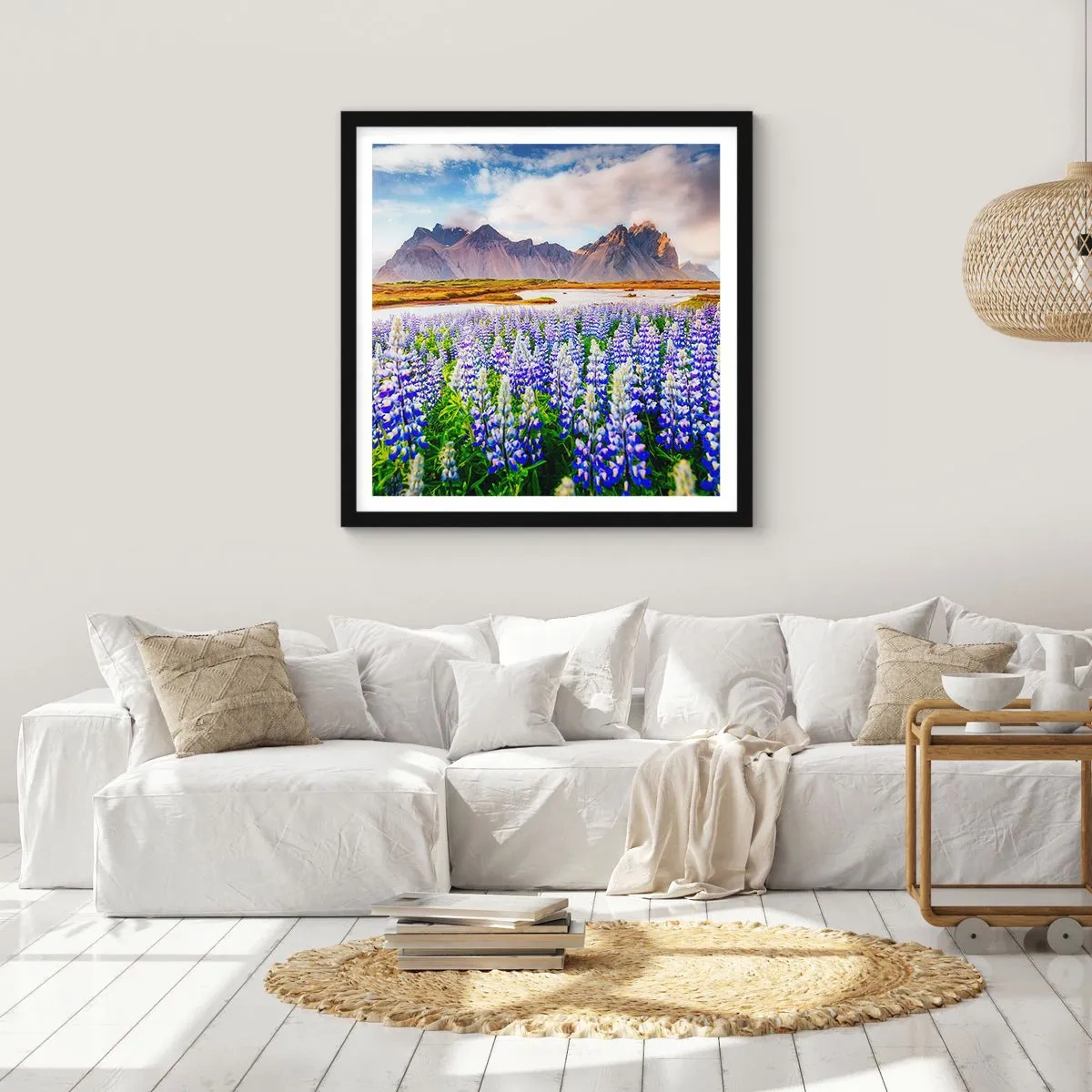 Poster in een zwarte lijst - Kracht en soberheid naast zachtheid - 60x60 cm