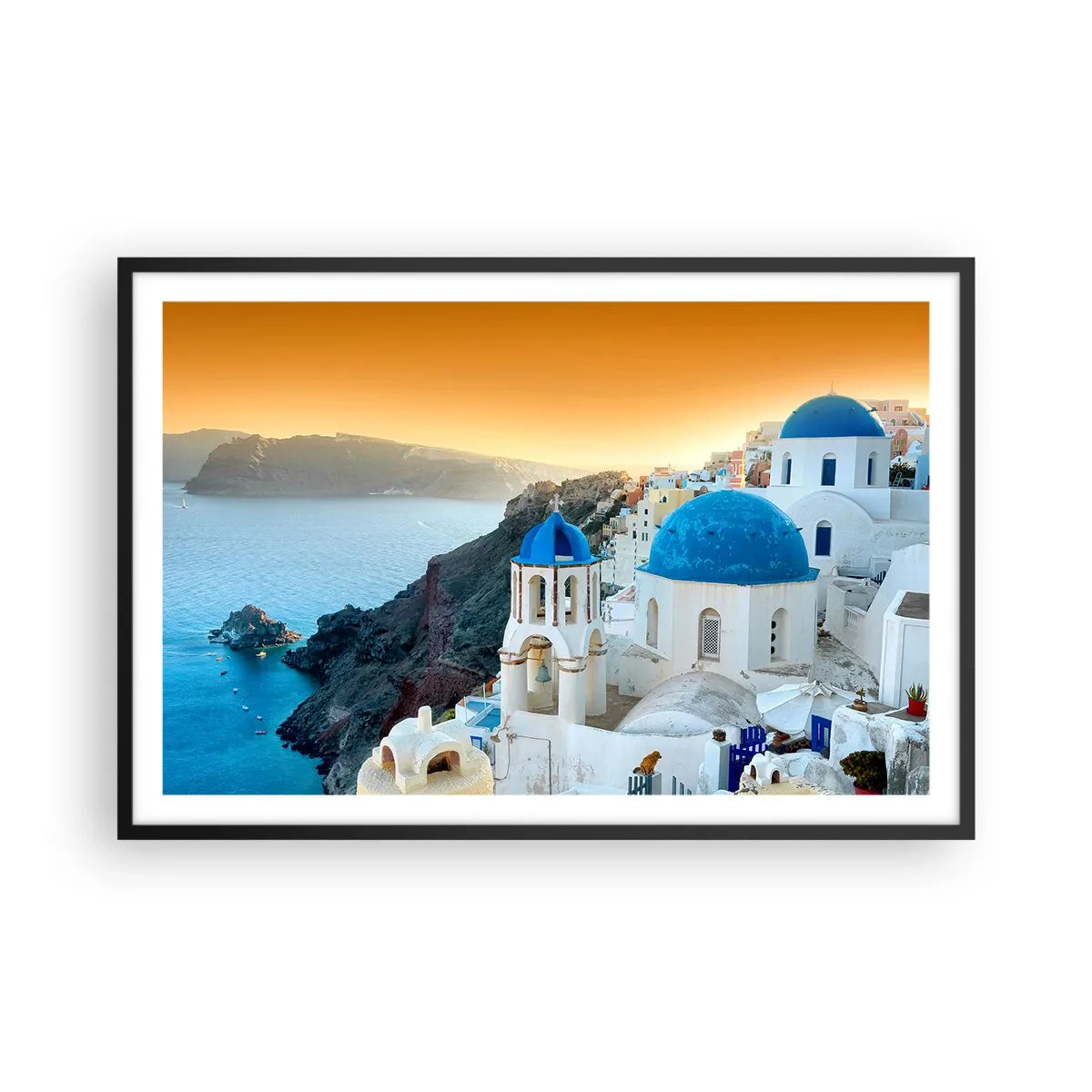 Poster in een zwarte lijst - Santorini - genesteld tegen de rotsen - 91x61 cm