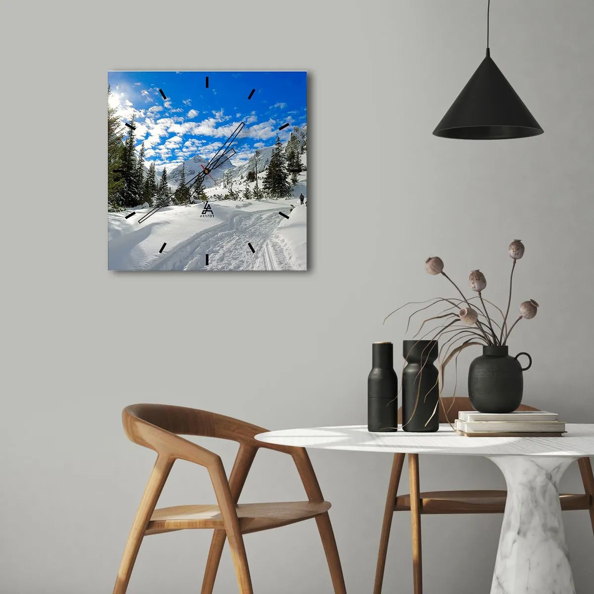 Wandklok - Klok - In de sneeuw en in de zon - 30x30 cm