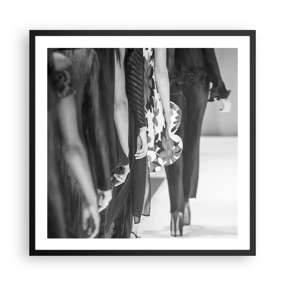 Poster in een zwarte lijst - Een stijlvolle optocht - 60x60 cm