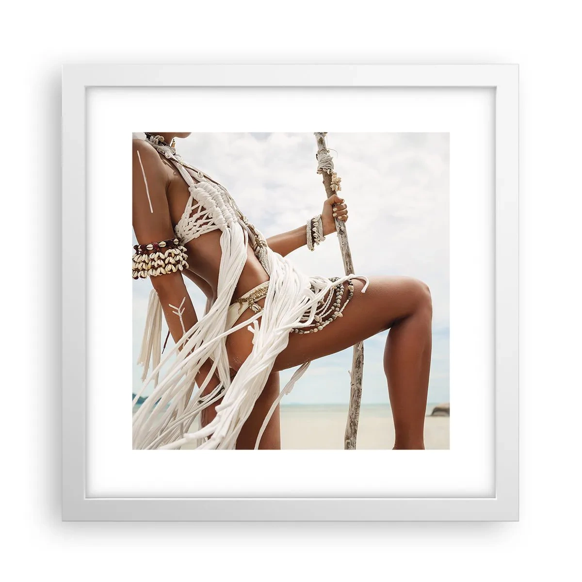 Poster in een witte lijst - Een priesteres van de zon - 30x30 cm