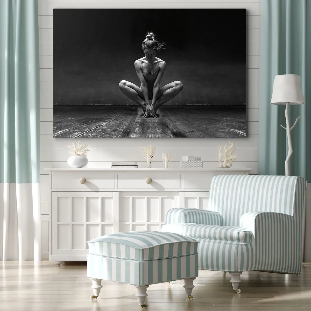 Schilderen op canvas - Een zwart-witportret van een danseres in volledige concentratie. - 70x50cm - Concentratie van dansenergie - Moderne wanddecoratie voor woonkamer en slaapkamer ARTTOR