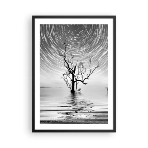 Poster in een zwarte lijst - Ster wervelt boven een eenzame boom in het water - 50x70cm - Een symfonie van de natuur - Moderne wanddecoratie voor woonkamer en slaapkamer ARTTOR