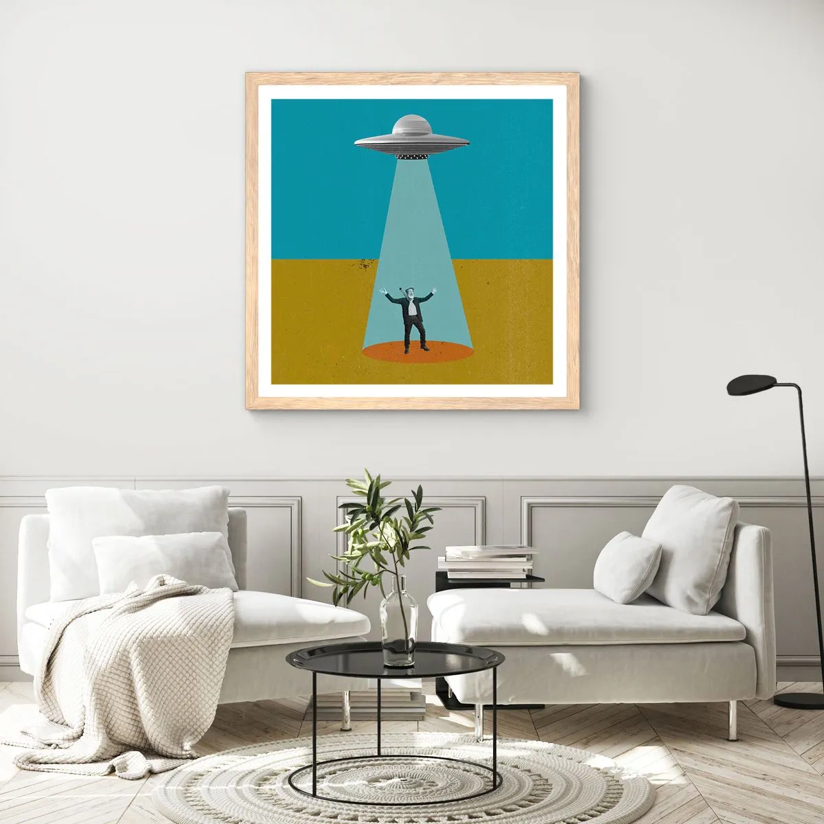 Een poster in een licht eiken lijst - Een nauwe ontmoeting - 30x30 cm