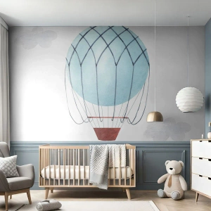 Fotobehang Standard Eco - Een blauwe ballon die tussen witte wolken zweeft - 100x70cm - Hekemaal in de wolken - Moderne wanddecoratie voor woonkamer en slaapkamer ARTTOR