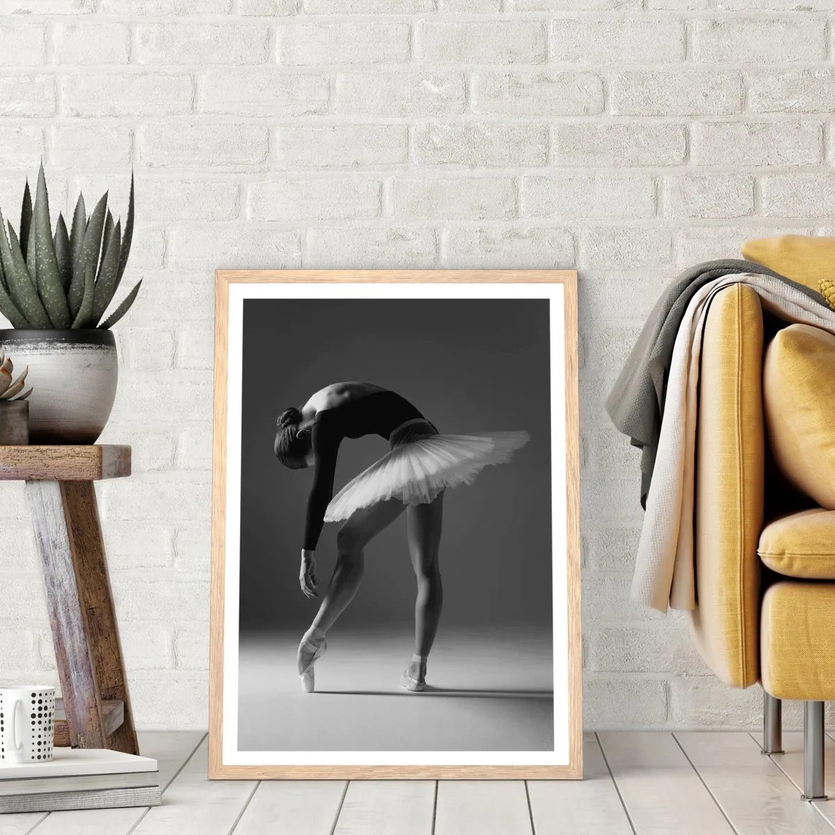 Een poster in een licht eiken lijst - Bella ballerina - 50x70 cm