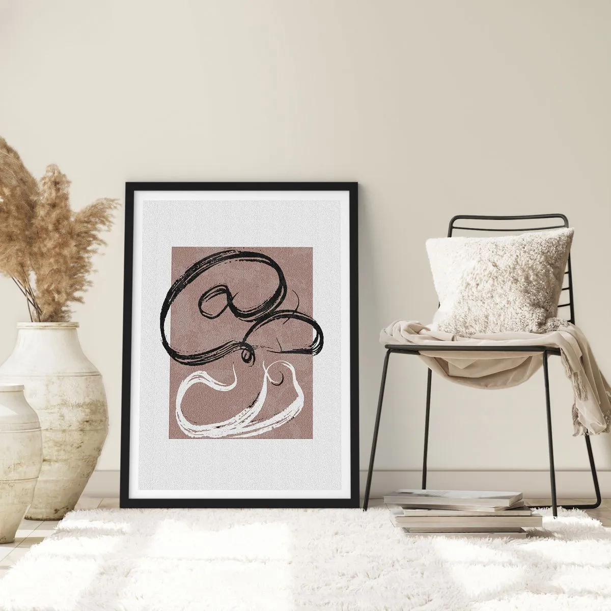 Poster in een zwarte lijst - Abstracte compositie met dynamische penseelstreken in zwart-wit op een bruine achtergrond. - 50x70cm - Compositie – de zoektocht naar volheid - Moderne wanddecoratie voor woonkamer en slaapkamer ARTTOR
