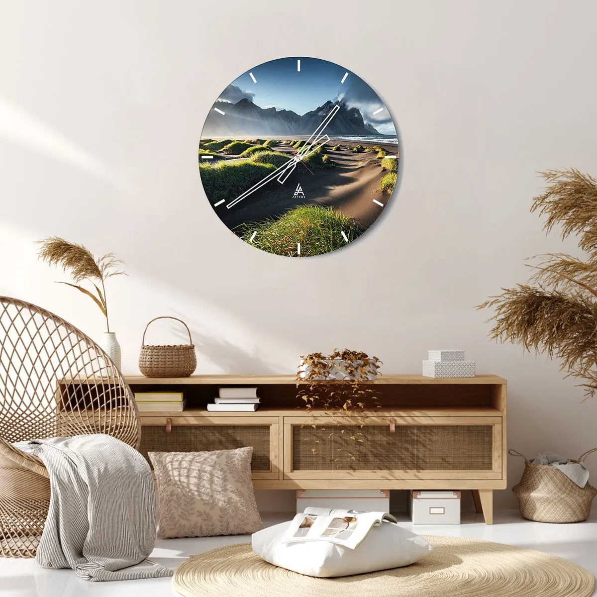 Wandklok - Klok - Uitzicht op het bergachtige strand met groene duinen verlicht door het licht - 30x30cm - Harmonie van de elementen - Moderne wanddecoratie voor woonkamer, keuken en slaapkamer ARTTOR