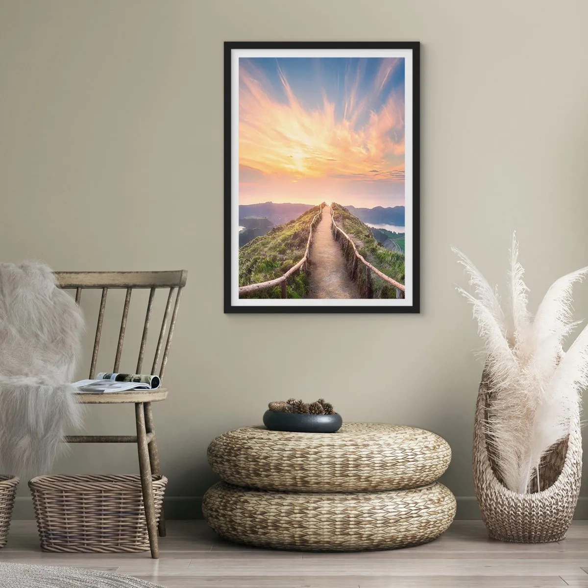 Poster in een zwarte lijst - Heuveltoppad met uitzicht op de zonsondergang en de bergen - 50x70cm - Dicht bij de hemel - Moderne wanddecoratie voor woonkamer en slaapkamer ARTTOR