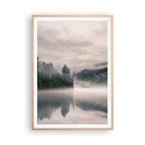 Een poster in een licht eiken lijst - In reflectie, in de mist - 70x100 cm