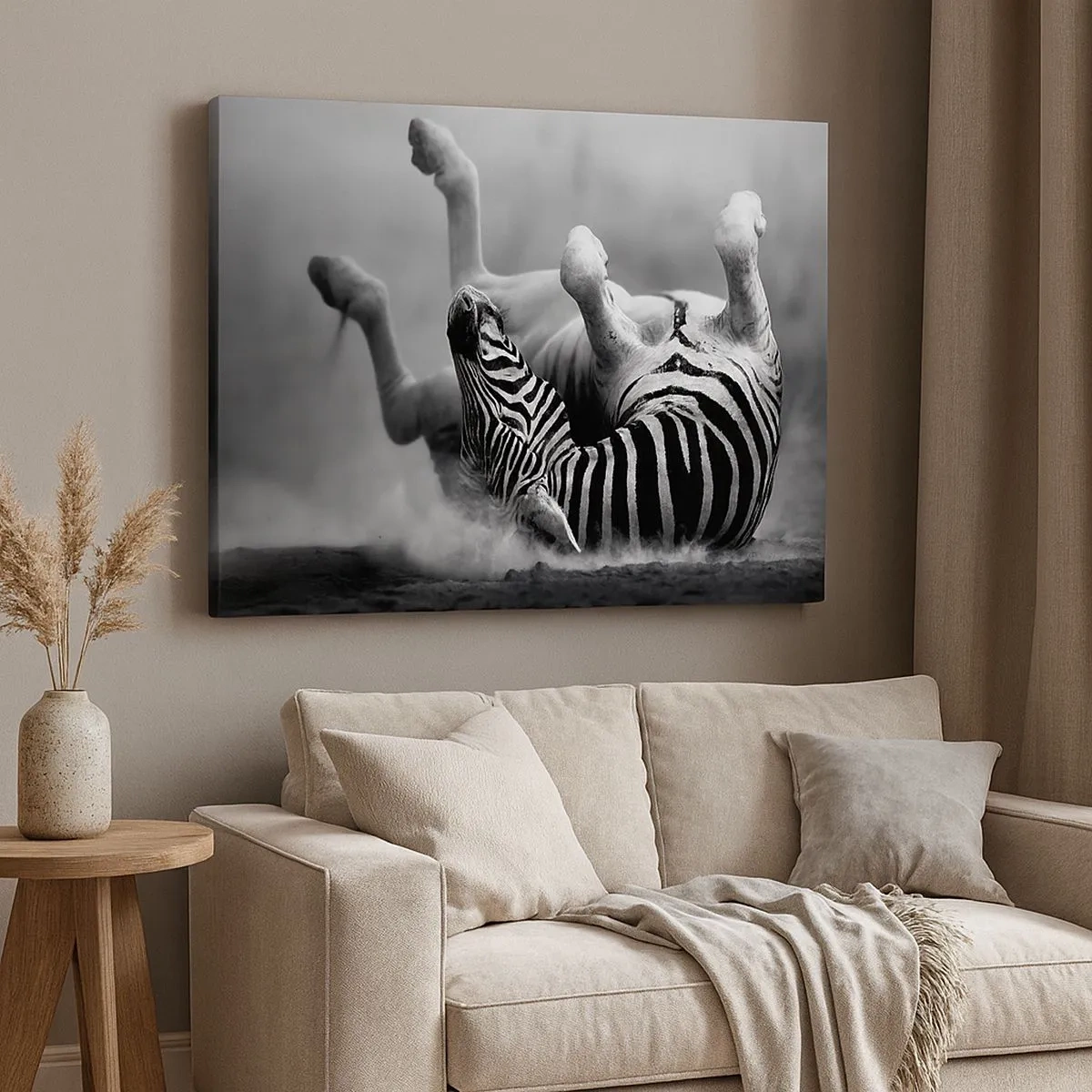 Schilderen op canvas - Een zwart-witte zebra die door het zand rolt - 70x50cm - Niet alleen het paard zou lachen - Moderne wanddecoratie voor woonkamer en slaapkamer ARTTOR