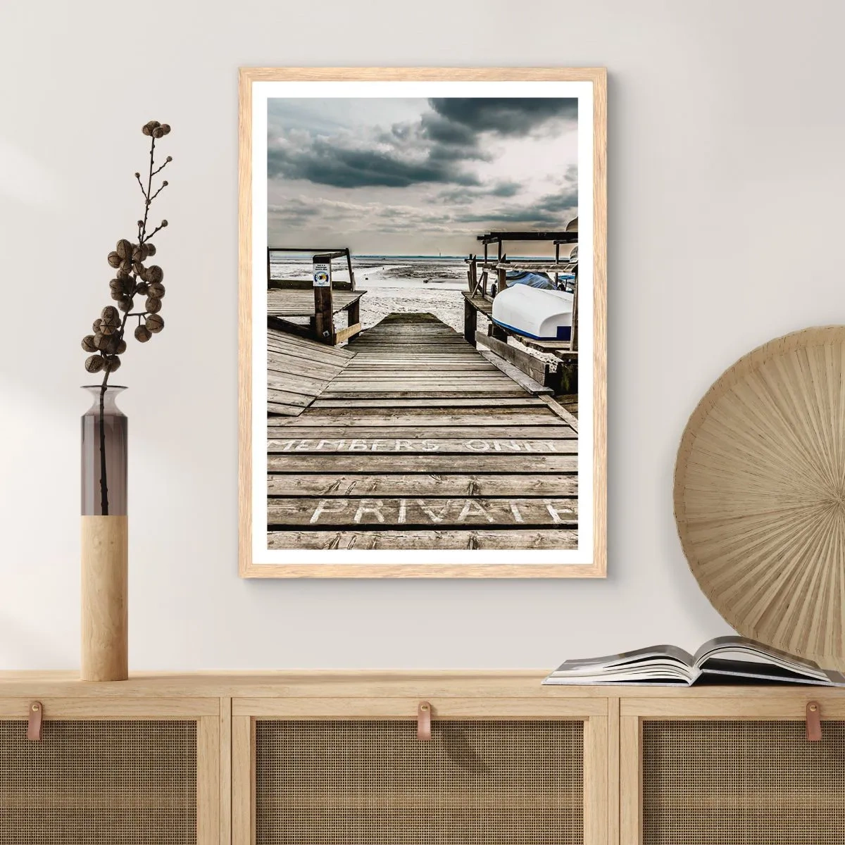 Een poster in een licht eiken lijst - Middernacht strand - 70x100 cm