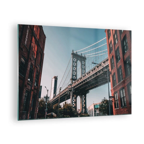 Schilderen op glas - Een hangbrug tussen bakstenen gebouwen in een stedelijke omgeving - 70x50cm - Over de golven van de stad - Moderne wanddecoratie voor woonkamer en slaapkamer ARTTOR
