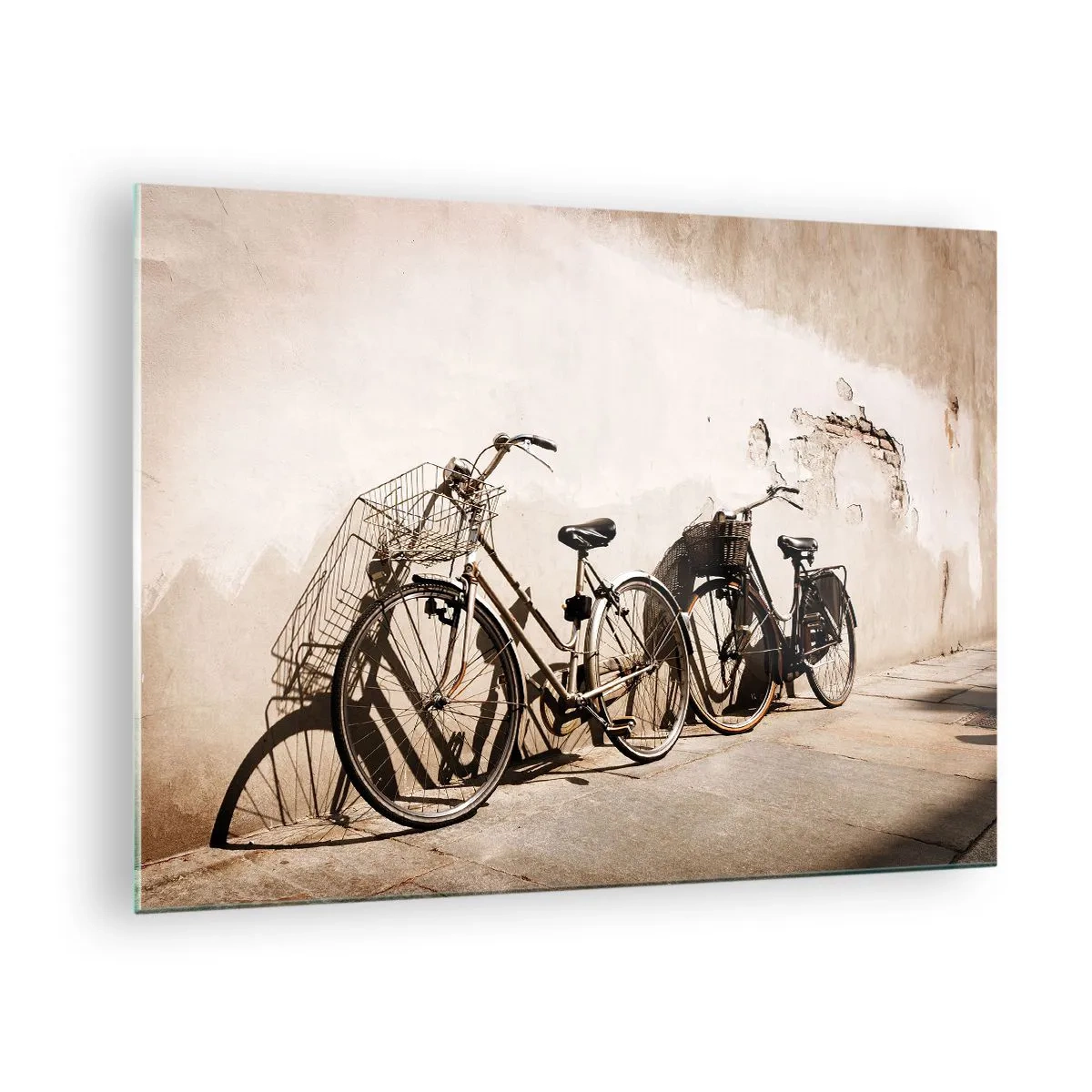 Schilderen op glas - Retrofietsen leunend tegen een oude muur - 70x50cm - De onvergetelijke charme uit het verleden - Moderne wanddecoratie voor woonkamer en slaapkamer ARTTOR