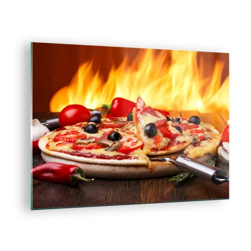 Schilderen op glas - Pizza met olijven tegen de achtergrond van vlammen - 70x50cm - From Italy with love - Moderne wanddecoratie voor woonkamer en slaapkamer ARTTOR
