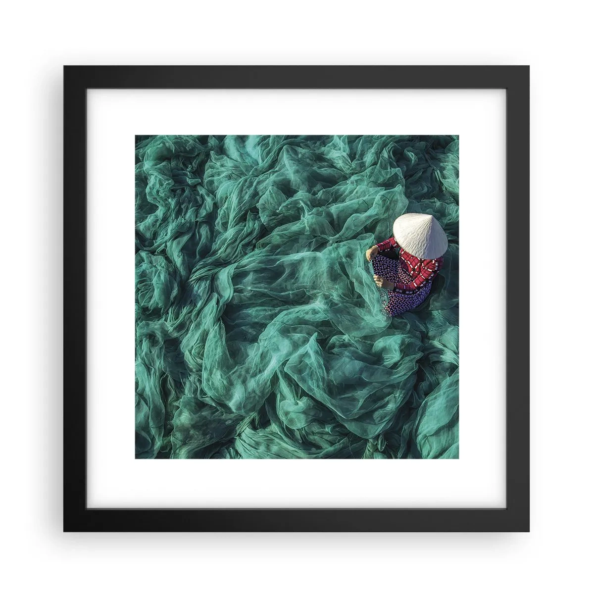 Poster in een zwarte lijst - In een zee van netten - 30x30 cm