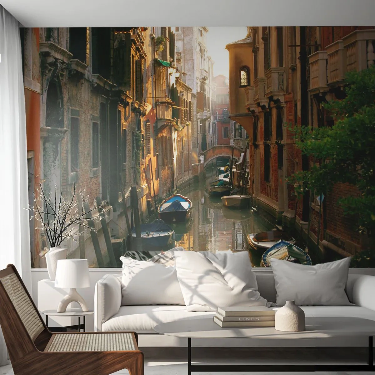 Zelfklevend Fotobehang Deluxe Sticker - In een Venetiaans steegje - Landschap, Architectuur, Venetië - 250x175 cm