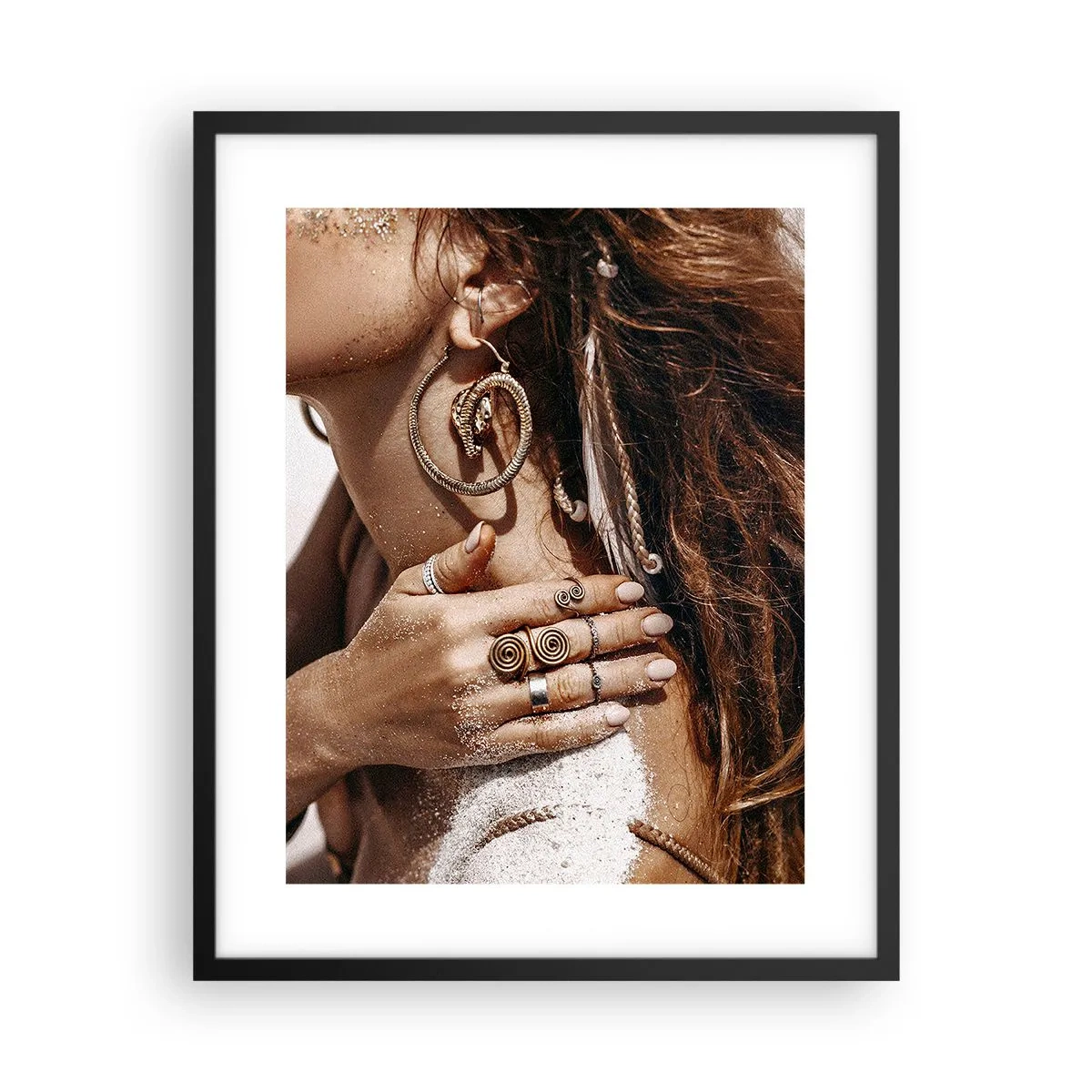 Poster in een zwarte lijst - Koningin van het wilde strand - 40x50 cm