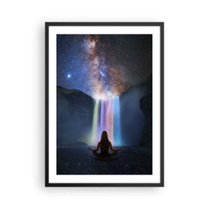 Poster in een zwarte lijst - Een vrouw mediteert bij een lichtgevende waterval onder de sterrenhemel. - 50x70cm - Absolute harmonie - Moderne wanddecoratie voor woonkamer en slaapkamer ARTTOR