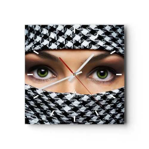 Wandklok - Klok - Portret van een gesluierde schoonheid met groene ogen - 30x30 cm