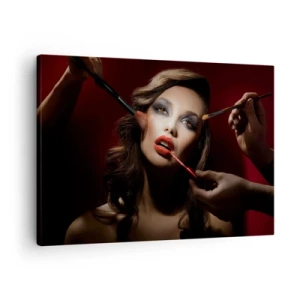 Schilderen op canvas - Stijlvol portret van een vrouw die make-up aanbrengt tegen een donkere achtergrond - 70x50cm - Dromerig mooi - Moderne wanddecoratie voor woonkamer en slaapkamer ARTTOR