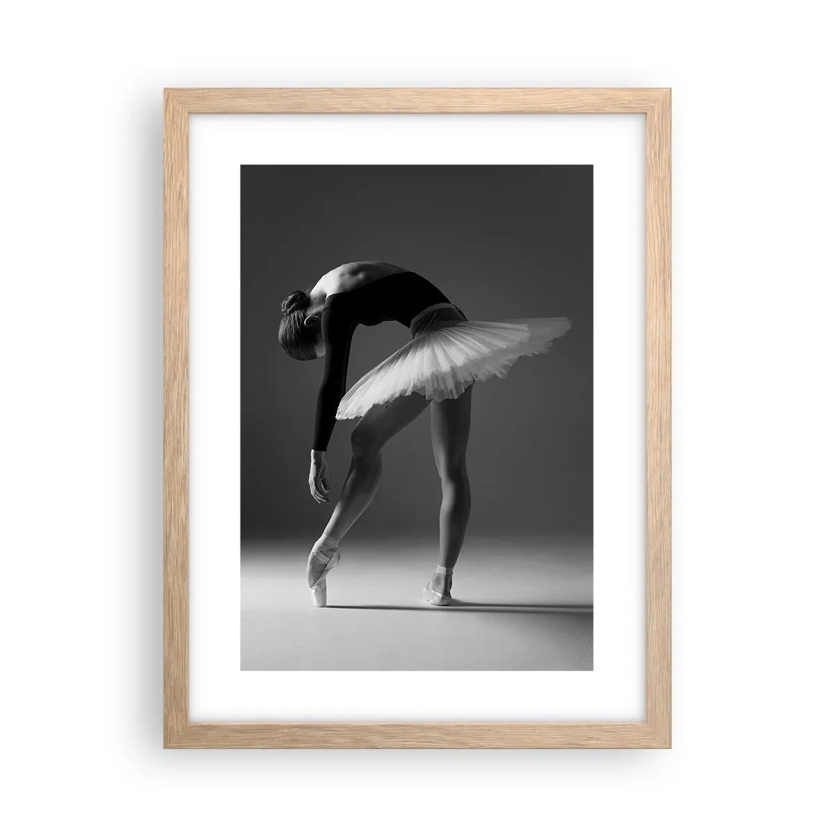 Een poster in een licht eiken lijst - Bella ballerina - 30x40 cm
