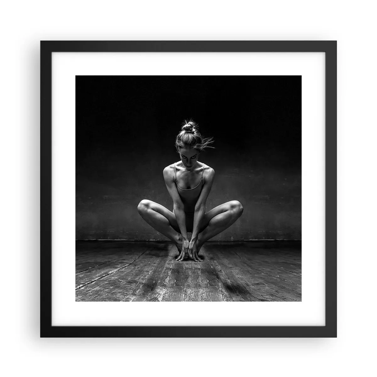 Poster in een zwarte lijst - Concentratie van dansenergie - 40x40 cm