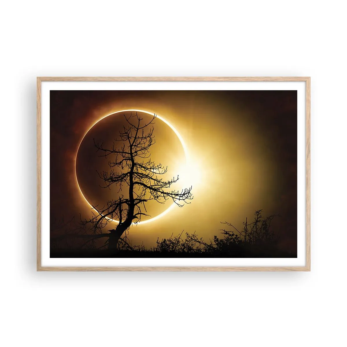 Een poster in een licht eiken lijst - Totale zonsverduistering - 100x70 cm