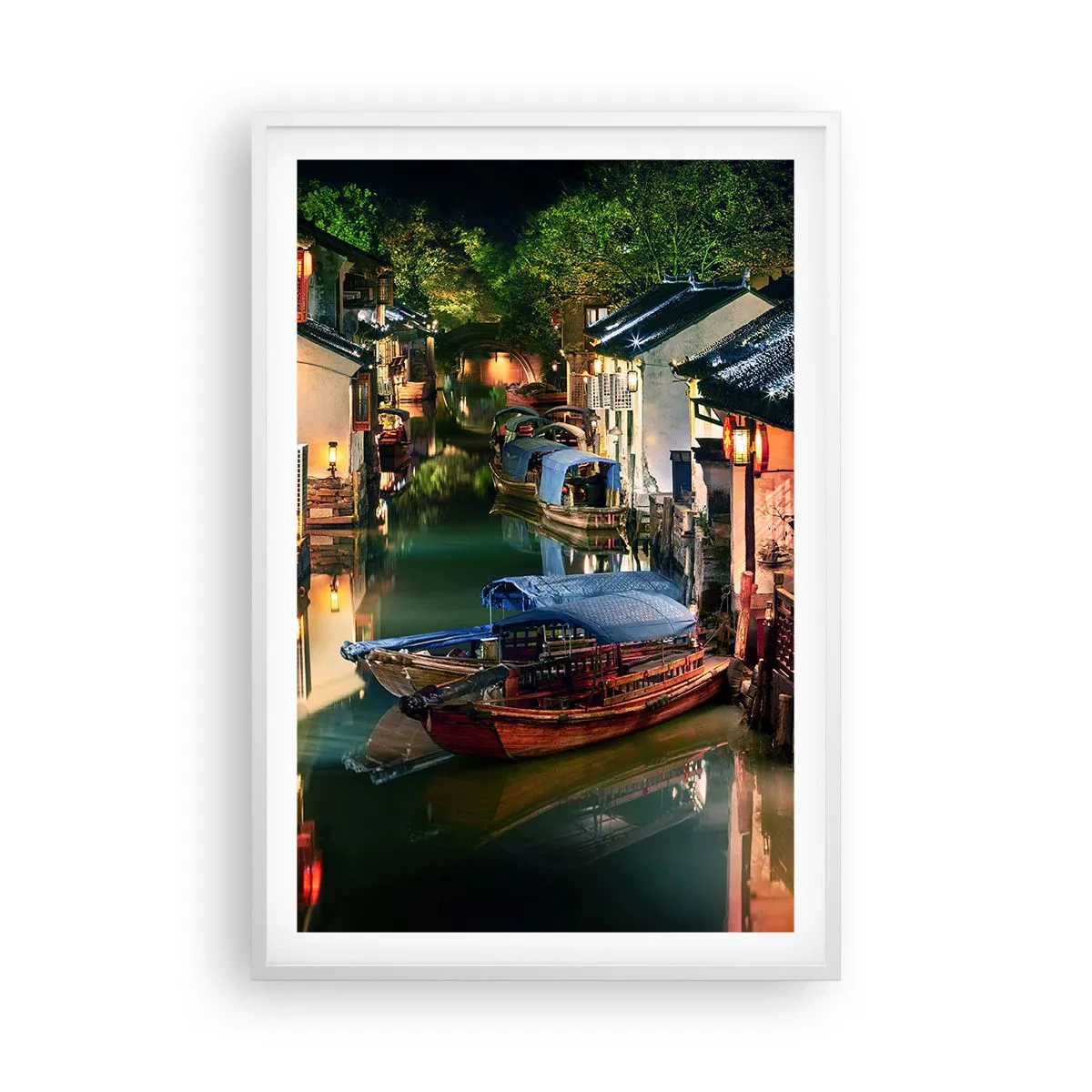 Poster in een witte lijst - Een avond op een Chinese straat - 61x91 cm