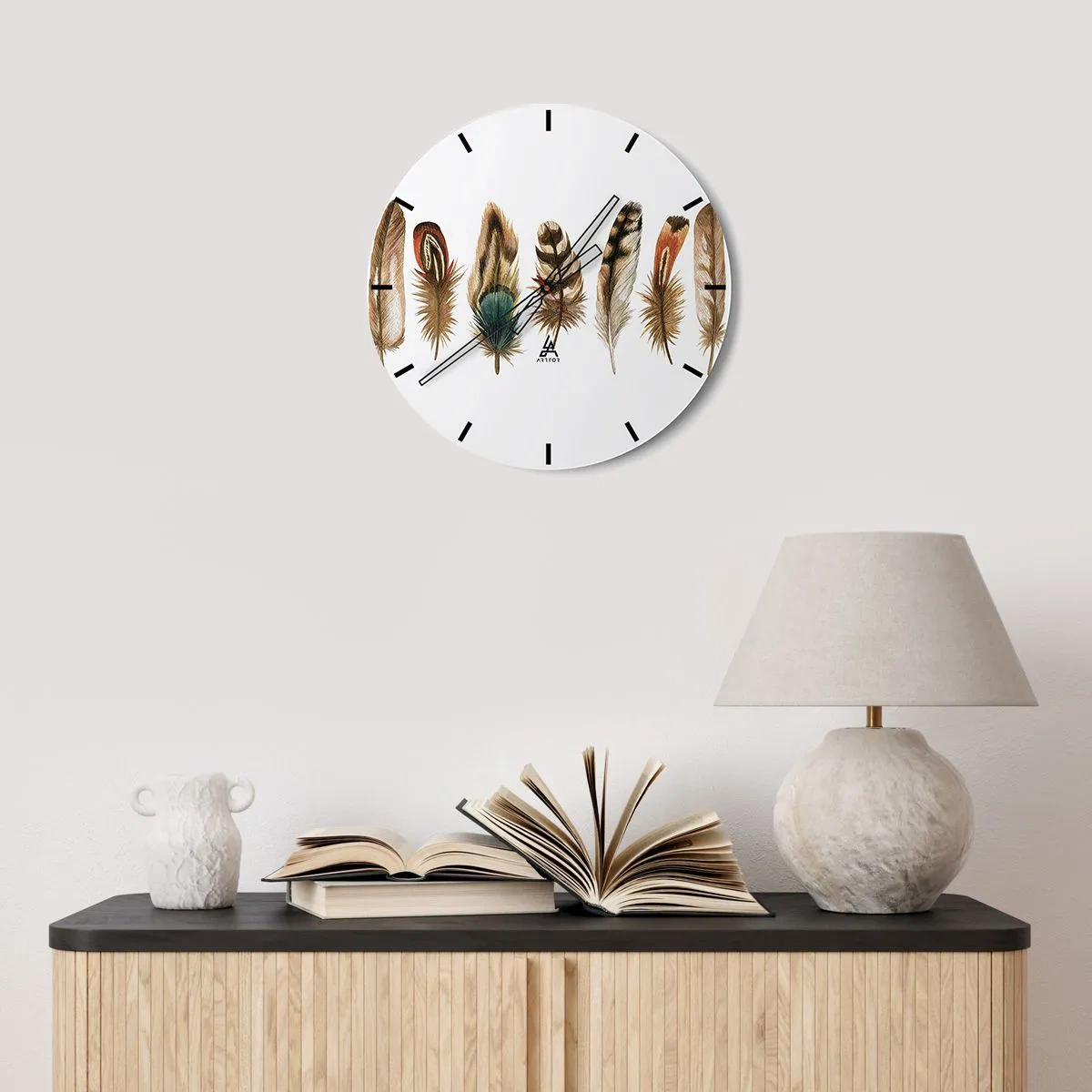 Wandklok - Klok - Kleurrijke veren in een artistieke opstelling - 30x30cm - Een gevederde variatie - Moderne wanddecoratie voor woonkamer, keuken en slaapkamer ARTTOR