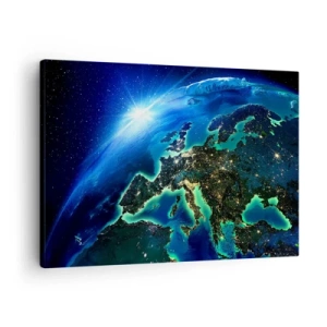 Schilderen op canvas - Een blik op Europa vanuit de ruimte, in het licht van de opkomende zon. - 70x50cm - Sprankelend Europa - Moderne wanddecoratie voor woonkamer en slaapkamer ARTTOR