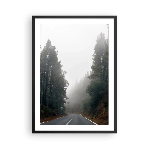 Poster in een zwarte lijst - Een kronkelende weg tussen bomen gehuld in mist - 50x70cm - Een verhaal over een magisch bos - Moderne wanddecoratie voor woonkamer en slaapkamer ARTTOR
