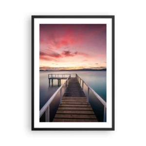 Poster in een zwarte lijst - Een pier op het meer in het licht van de ondergaande zon - 50x70cm - De zachte vlam van de avond - Moderne wanddecoratie voor woonkamer en slaapkamer ARTTOR