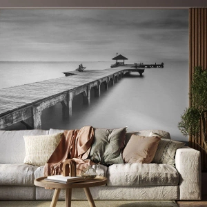 Fotobehang Premium Sand - In de verte - Landschap, Zee, Houten brug - 150x105 cm