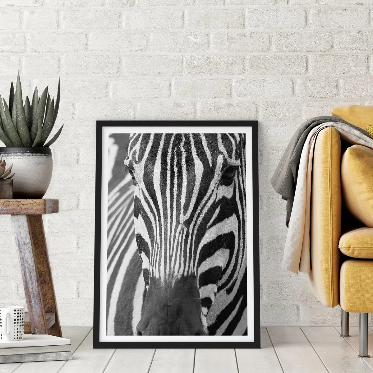 Poster in een zwarte lijst - Portret van een zebra in een zwart-witcompositie - 50x70cm - De wereld is zwart-wit - Moderne wanddecoratie voor woonkamer en slaapkamer ARTTOR