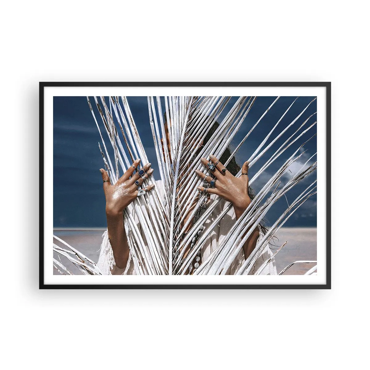 Poster in een zwarte lijst - Het meisje van de sjamaan? - 100x70 cm