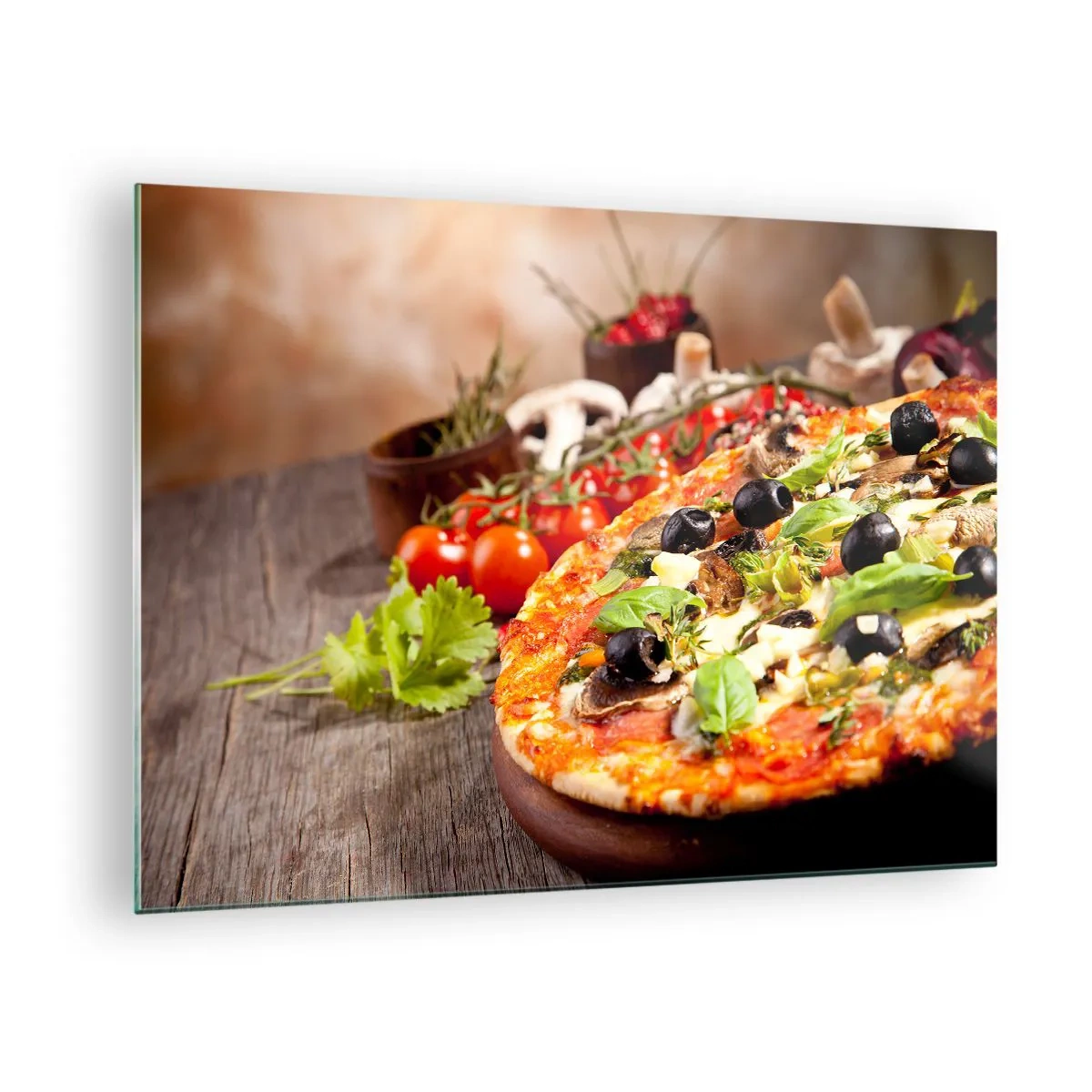 Schilderen op glas - Pizza met olijven, champignons en verse kruiden op een houten tafel - 70x50cm - Van de tellurische ingrediënten - Moderne wanddecoratie voor woonkamer en slaapkamer ARTTOR