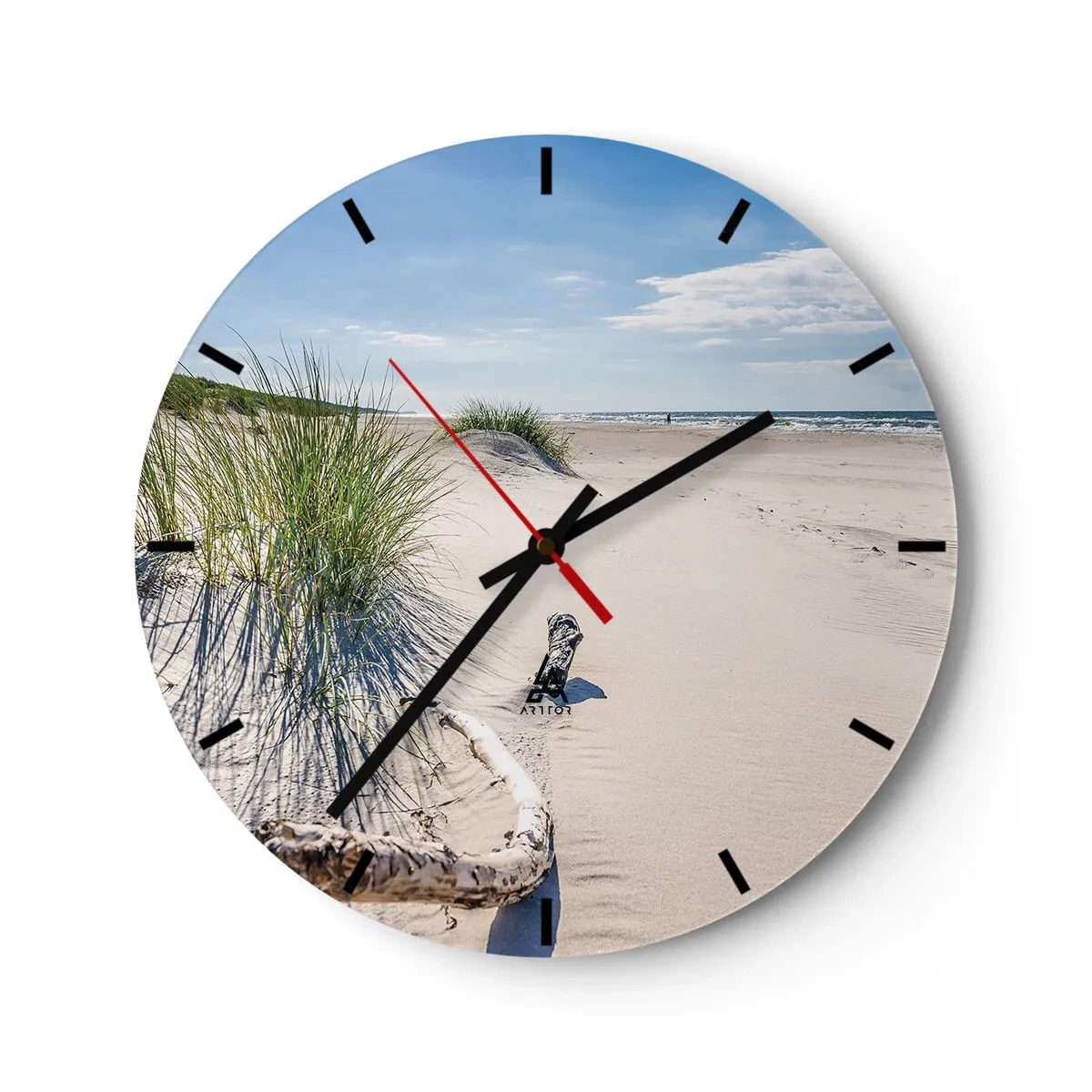 Wandklok - Klok - Een strand met zand, gras en uitzicht op zee op een zonnige dag - 30x30cm - De mooiste zandstrand? Oostzee-strand - Moderne wanddecoratie voor woonkamer, keuken en slaapkamer ARTTOR